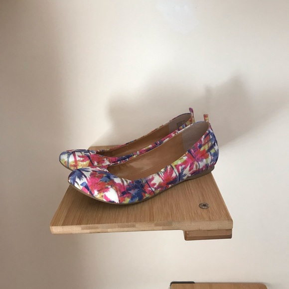 Audrey Brooke Newport Flats - Picture 2 of 8